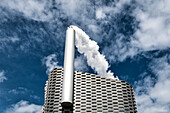  Amager Bakke, CopenHill, waste incineration plant with artificial ski slope, 80 meter high climbing wall, power plant, conversion of waste into energy, Amager, Copenhagen, Denmark, Copenhill 