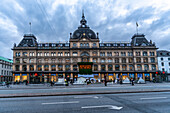 Magasin du Nord am Abend, Luxuskaufhaus, Kopenhagen, Dänemark