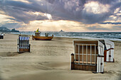  Baltic Sea resort of Ahlbeck, beach chairs, fishing boat, sea wave, sandy beach, Usedom, Mecklenburg-Western Pomerania, Germany, Europe 