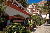  Außenansicht der Hauptkirche des Klosters St. Georg von Sellinari. Kreta, Griechenland. 