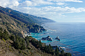 Elevated view of the Pacific Ocean and Big Sur coastline. California, USA.