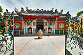  Außenansicht der Versammlungshalle von Trieu Chau (Chaozhou). Antike Stadt Hoi An, Provinz Quang Nam, Vietnam. 