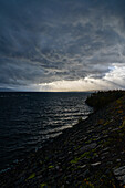 Schweden, Norrbottens län, Abisko, Torneträsk See, Seeblick auf Horizont