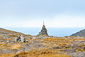 Norwegen, Magerøya, Nordkapphalvøya, Knivskjellodden, Steinmännchen