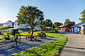  traditional Amish carriage in the Amish Village in Pennsylvania Dutch Country, Lancaster County, Pennsylvania, USA 