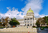  Pennsylvania State Capitol in the Capitol District in Harrisburg, Dauphin County, Pennsylvania, USA 