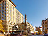 Penn Square with Soldiers and Sailors Monument and the historic Watt & Shand Building (Marriott Hotel) in Historic Downtown in Lancaster in Pennsylvania Dutch Country, Pennsylvania, USA