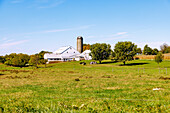  Landscape with farm and grain silo near Strasburg in the Pennsylvania Dutch Country in Pennsylvania, USA 