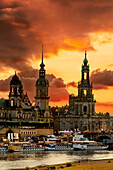 Historische Skyline von Dresden im Sonnenuntergang, Sachsen, Deutschland