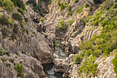 Kajak auf dem Fluss Herault in der Schlucht Gorges de l'Hérault bei Saint-Jean-de-Fos, Frankreich, Europa