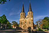  Schützenbrunnen in front of the Basilica of St. Cyriakus in Duderstadt, Lower Saxony, Germany   