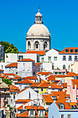 Blick zur Kuppel des Panteão Nacional der Kirche Igreja de Santa Engrácia, Stadtteil Alfama, Lissabon, Region Lisboa, Portugal