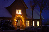  Frisian houses in the snow, Christmas time, Toftum, Foehr Island, North Frisia, Schleswig-Holstein, Germany 