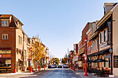  South Street in the trendy South Street district in the Historic Waterfront District in Philadelphia, Pennsylvania, USA 