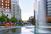  JFK Plaza (John F. Kennedy Plaza, Love Park) overlooking Benjamin Franklin Parkway and Philadelphia Museum of Art in the Parkway Museums District in Philadelphia, Pennsylvania, USA 