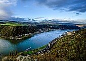  Rhine loop near St. Goarshausen and St. Goar in the morning light, Katz Castle and Rheinfels Castle, Upper Middle Rhine Valley, Rhineland-Palatinate, Germany 