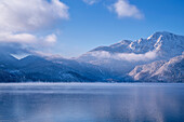  View over Lake Kochel to Herzogstand and Heimgarten on a cold winter morning, Kochel am See, Bavaria, Germany, Europe 