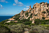 Rote Felsen am Meer, Costa Paradiso, Sardinien, Italien