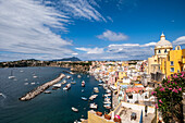 Blick über Procida und Marina Corricella von Terra Murata, Insel Procida, Golf von Neapel, Italien