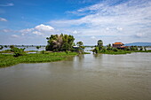  Floodplains at Tonle Sap Lake, near Pralay Meas, Kampong Leaeng District, Kampong Chhnang, Cambodia, Asia 