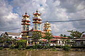 Cao Dai Tempel am Fluss Mekong, Sa Dec, Dong Thap, Vietnam, Asien