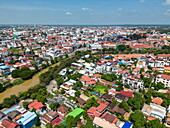  Aerial view of Siem Reap River flowing through the city center, Sala Kamraeuk, Siem Reap, Siem Reap, Cambodia, Asia 