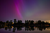  Northern lights with water reflection over the Dahme-Heideseen Nature Park, long exposure, night shot, Aurora borealis, Dahme-Spreewald, Krummensee, Brandenburg, Germany\n 