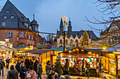  Christmas market in the old town of Goslar at dusk, Lower Saxony, Germany  