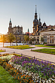 Dresdner Hofkirche, Residenzschloss, Altstädtische Hauptwache Schinkelwache, Theaterplatz, Dresden, Sachsen, Deutschland