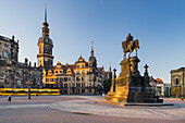 König Johann Denkmal, Residenzschloss, Theaterplatz, Dresden, Sachsen, Deutschland