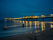  Heringsdorf pier at night, Baltic Sea, Usedom Island, Heringsdorf, Mecklenburg-Western Pomerania, East Germany, Germany, Europe 