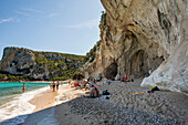  Cave and beach, Cala Luna, Gulf of Orosei National Park, Parco Nazionale del Gennargentu e del Golfo di Orosei, Baunei, Nuoro, Sardinia, Italy 