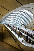 Rolltreppen führen in die U-Bahn, London, Canary Wharf, England, Vereinigtes Königreich, UK, Europa