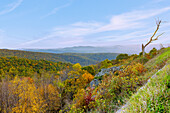  Panoramic view of the Virginia Blue Ridge Mountains from Skyline Drive in Shenandoah National Park, Virginia, USA 