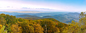  Panoramic view of the Virginia Blue Ridge Mountains from Skyline Drive in Shenandoah National Park, Virginia, USA 