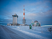  Brocken summit with Brocken hotel and Brocken radio tower and Brockenhaus, Brocken, Harz, National Park, Schierke, Wernigerode, winter, frost, ice, Harz district, Saxony-Anhalt, Eastern Germany, Central Germany, Northern Germany, Germany, Europe 