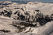 Ausblick über schneebedeckte Berge vom Jungfraujoch, Kleine Scheidegg, Grindelwald, Kanton Bern, Schweiz