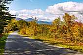  Blue Ridge Parkway with view over the Blue Ridge Mountains, Virginia, USA 