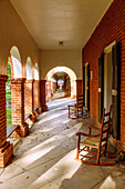 The University of Virginia, West Range mit Arkadengang und Studentenzimmern, in Charlottesville, Albemarle County, Virginia, USA