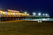Ocean Eddie's Seafood Restaurant auf dem Fishing Pier am Strand von Virginia Beach, Princess Anne County, Virginia, USA