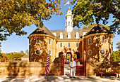  Visitor entrance to the Capitol at the Colonial Willliamsburg Living History Museum in Williamsburg in the American Historic Triangle, James City County, Virginia, USA 