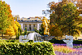 Nemours Estate mit Gartenanlagen und Blick auf das Herrenhaus Nemours Mansion bei Wilmington, New Castle County Delaware, USA