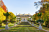 Nemours Estate mit Gartenanlagen und Blick auf Herrenhaus Nemours Mansion bei Wilmington, New Castle County Delaware, USA