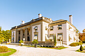 Nemours Estate mit Gartenanlagen und Blick auf Herrenhaus Nemours Mansion bei Wilmington, New Castle County Delaware, USA