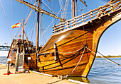  Riverwalk Landing Pier with Schooner Nao Trinidad in Historic Yorktown in the American Historic Triangle, York County, Virginia, USA 