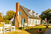  Cole Digges House (Mobjack Bay Coffee Roasters and Petite Café) on Main Sstreet in Colonial National Historic Park in Historic Yorktown in the American Historic Triangle, York County, Virginia, USA 
