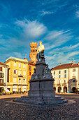 Statue Camillo Benso di Cavour am Piazza Cavour, Vercelli, Piemont, Italien, Europa