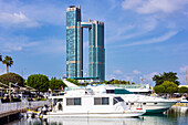 Hafen vor Wolkenkratzern, Abu Dhabi Island, Emirat Abu Dhabi, Vereinigte Arabischen Emirate (VAE), Naher Osten, Vorderasien