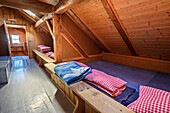 Matratzenlager der Loreahütte, Loreahütte, Lechtaler Alpen, Tirol, Österreich