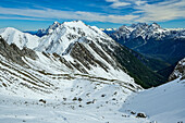 Verschneiter Gipfel der Gartnerwand über dem Kälbertal vom Roten Stein, Lechtaler Alpen, Tirol, Österreich